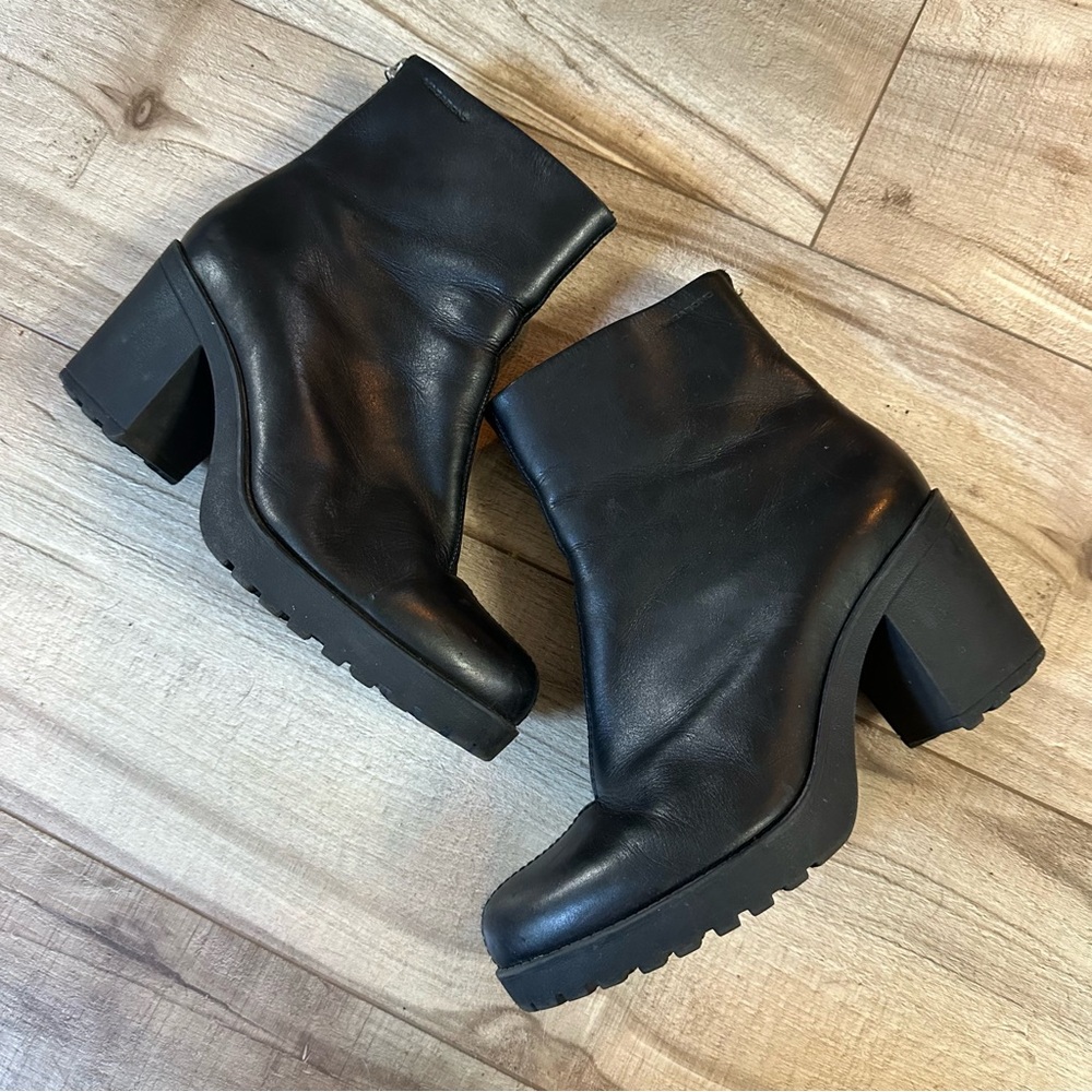 Vagabond Black Leather Block Heel Ankle Boots